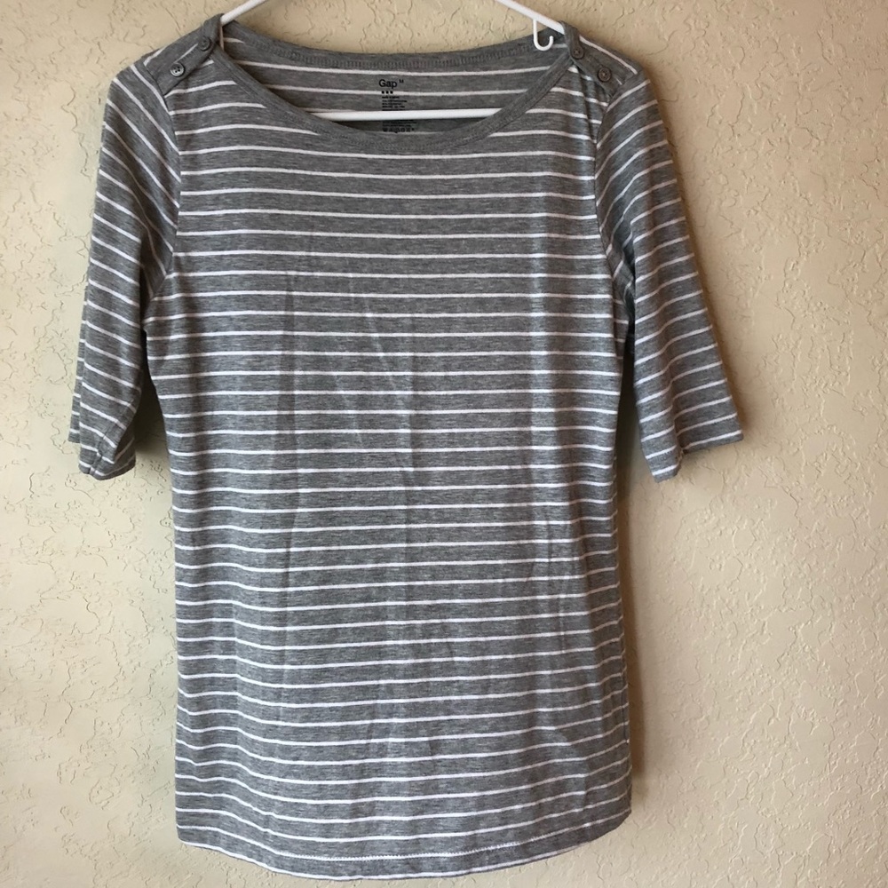 Gap half sleeve gray and white striped top